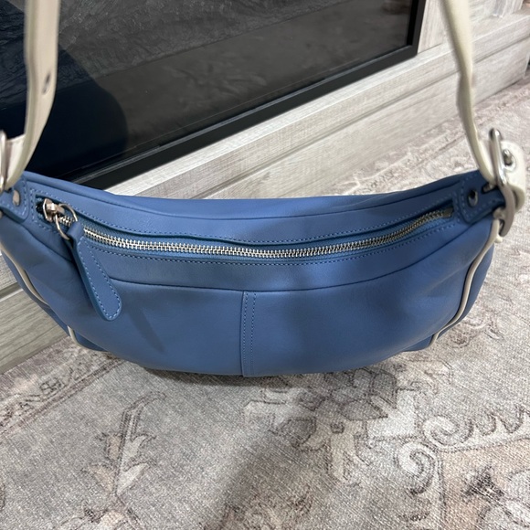 Coach West Zoe Legacy Vintage 90s Leather Bag Color is light blue and cream! - Picture 6 of 16